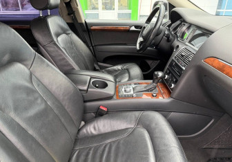 Подержанный автомобиль Audi Q7 2015 года (10 фото)