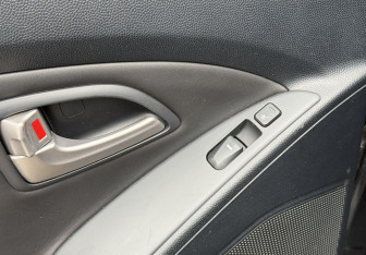 Подержанный автомобиль Hyundai ix35 2012 года (15 фото)