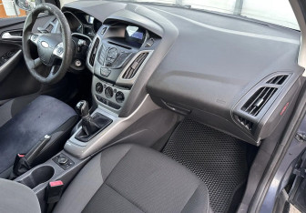 Подержанный автомобиль Ford Focus Hatchback 2011 года (9 фото)
