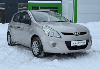 Подержанный автомобиль Hyundai i20 2010 года (3 фото)