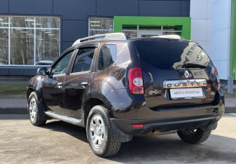 Подержанный автомобиль Renault Duster 2014 года (7 фото)