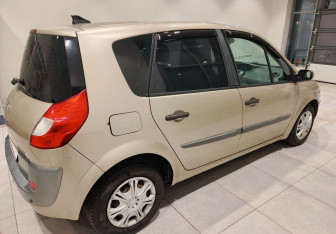 Подержанный автомобиль Renault Scenic 2007 года (6 фото)