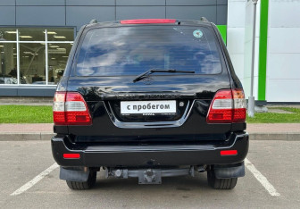 Подержанный автомобиль Toyota Land Cruiser Suv 2006 года (6 фото)