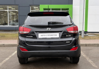 Подержанный автомобиль Hyundai ix35 2012 года (6 фото)