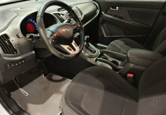 Подержанный автомобиль Kia Sportage 2011 года (10 фото)
