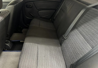 Подержанный автомобиль Renault Logan Sedan 2010 года (13 фото)