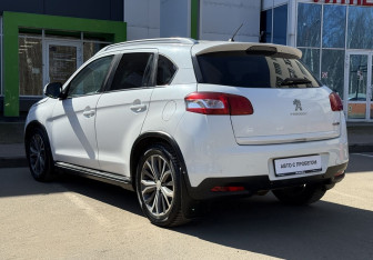 Подержанный автомобиль Peugeot 4008 2012 года (7 фото)