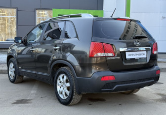 Подержанный автомобиль Kia Sorento 2009 года (7 фото)