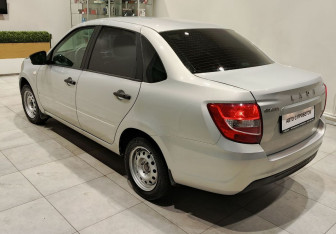 Подержанный автомобиль LADA (ВАЗ) Granta Sedan 2019 года (4 фото)