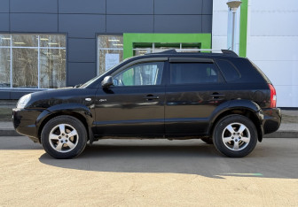 Подержанный автомобиль Hyundai Tucson 2007 года (8 фото)