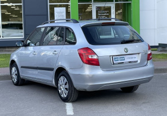 Подержанный автомобиль Skoda Fabia Wagon 2011 года (7 фото)