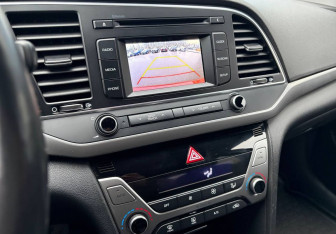 Подержанный автомобиль Hyundai Elantra Sedan 2016 года (14 фото)