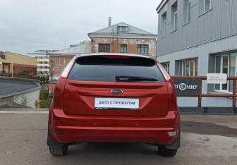 Подержанный автомобиль Ford Focus Hatchback 2009 года (7 фото)
