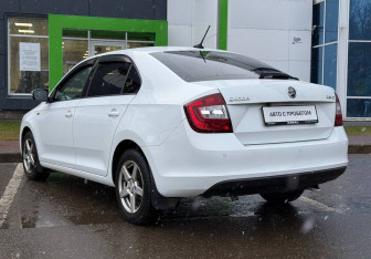 Подержанный автомобиль Skoda Rapid Liftback 2019 года (7 фото)