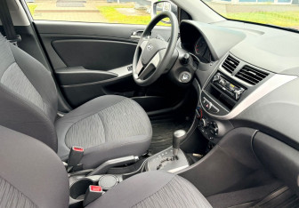 Подержанный автомобиль Hyundai Solaris Sedan 2015 года (10 фото)