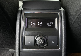 Подержанный автомобиль Skoda Superb Liftback 2012 года (17 фото)