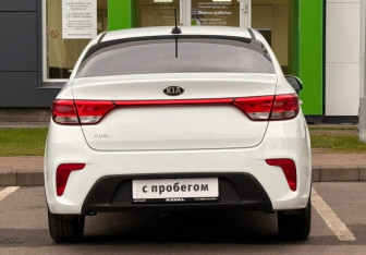Подержанный автомобиль Kia Rio Sedan 2017 года (6 фото)