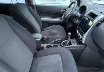 Подержанный автомобиль Nissan X-Trail 2011 года (10 фото)