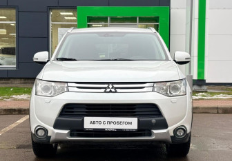 Подержанный автомобиль Mitsubishi Outlander 2014 года (2 фото)