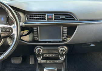 Подержанный автомобиль Kia Rio Hatchback 2017 года (13 фото)