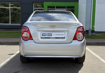Подержанный автомобиль Chevrolet Aveo Sedan 2013 года (6 фото)
