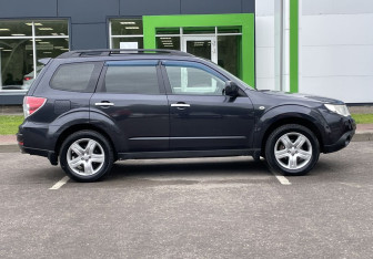 Подержанный автомобиль Subaru Forester Suv 2010 года (4 фото)