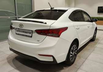 Подержанный автомобиль Hyundai Solaris Sedan 2017 года (7 фото)