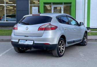 Подержанный автомобиль Renault Megane Hatchback 2009 года (5 фото)