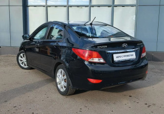 Подержанный автомобиль Hyundai Solaris Sedan 2012 года (6 фото)