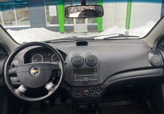 Подержанный автомобиль Chevrolet Aveo Sedan 2010 года (9 фото)