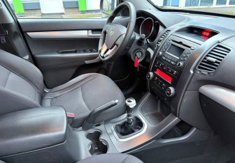 Подержанный автомобиль Kia Sorento 2009 года (9 фото)