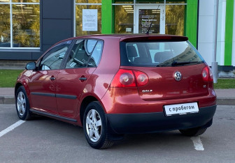 Подержанный автомобиль Volkswagen Golf Hatchback 2008 года (7 фото)