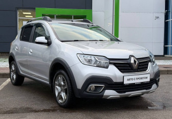 Подержанный автомобиль Renault Sandero 2020 года (3 фото)
