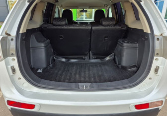 Подержанный автомобиль Mitsubishi Outlander 2014 года (15 фото)