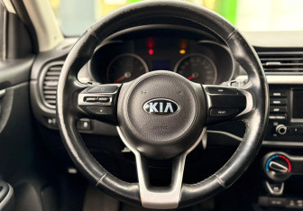 Подержанный автомобиль Kia Rio Sedan 2017 года (12 фото)