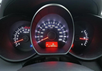 Подержанный автомобиль Kia Rio Sedan 2013 года (13 фото)