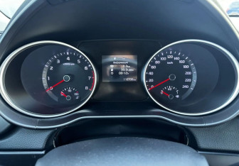 Подержанный автомобиль Kia Ceed Wagon 2019 года (15 фото)