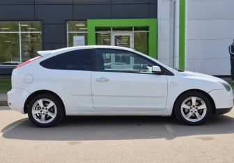 Подержанный автомобиль Ford Focus Hatchback 2007 года (4 фото)