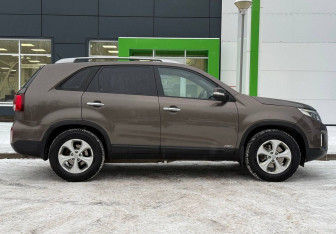 Подержанный автомобиль Kia Sorento 2015 года (4 фото)