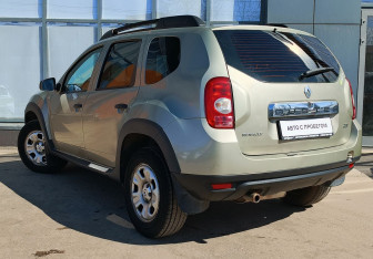 Подержанный автомобиль Renault Duster 2012 года (7 фото)