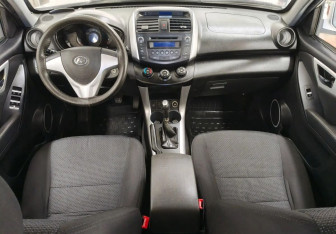 Подержанный автомобиль Lifan X60 2015 года (10 фото)