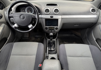 Подержанный автомобиль Chevrolet Lacetti Wagon 2011 года (9 фото)