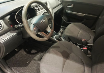 Подержанный автомобиль Kia Rio Sedan 2013 года (11 фото)