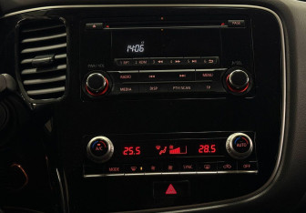 Подержанный автомобиль Mitsubishi Outlander 2021 года (13 фото)