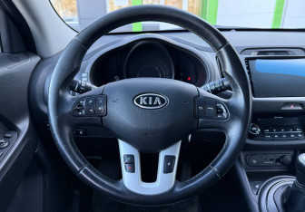 Подержанный автомобиль Kia Sportage 2011 года (12 фото)