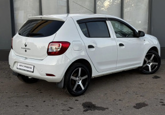 Подержанный автомобиль Renault Sandero 2020 года (6 фото)