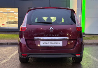 Подержанный автомобиль Renault Scenic 2015 года (6 фото)