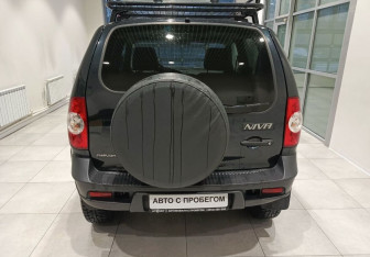 Подержанный автомобиль Chevrolet Niva 2017 года (8 фото)
