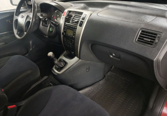 Подержанный автомобиль Hyundai Tucson 2008 года (11 фото)