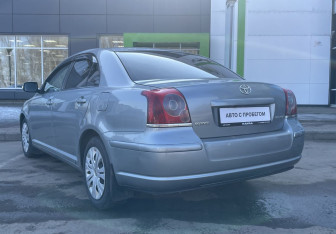 Подержанный автомобиль Toyota Avensis Sedan 2007 года (7 фото)